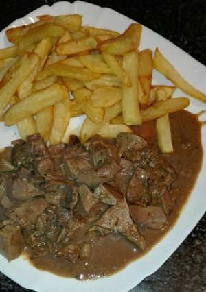 Una foto de Chanfaina burguillana Con patatas fritas