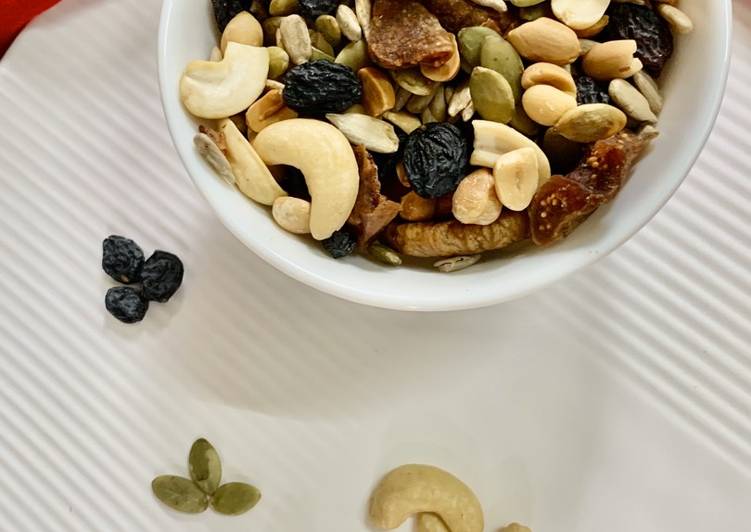 Easy Recipe: Delicious Trail mix