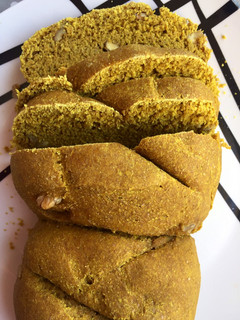 Foto principal de Pan integral con cúrcuma y nueces Thermomix