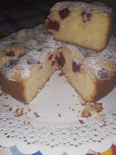 Una foto de Torta matera de limón y membrillo 😋🍋🍋