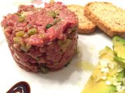 Una foto de steak tartar