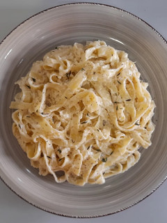 Una foto de Tagliatelle en salsa de limón y tomillo