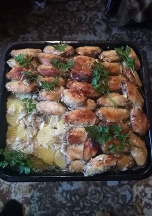 Фото Куриные крылышки с овощами.