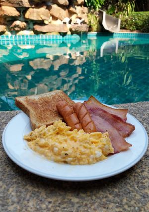 รูปของ Scrambled egg ฉ่ำๆ - Breakfast at Pattaya