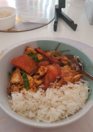 A picture of Stir fried tomatoes and egg.