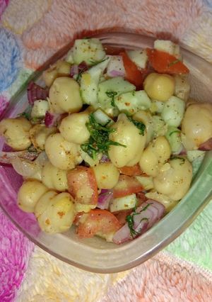 A picture of White Chana Chaat.