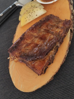 Una foto de Costillar BBQ asado a baja temperatura