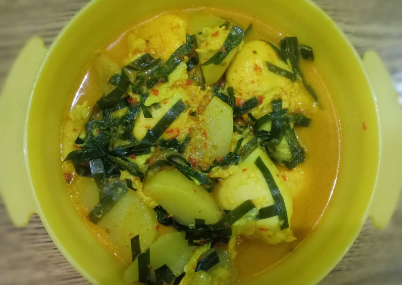 Gulai telur bebek daun mangkok