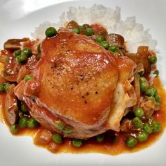 A picture of Filipino-style braised chicken.