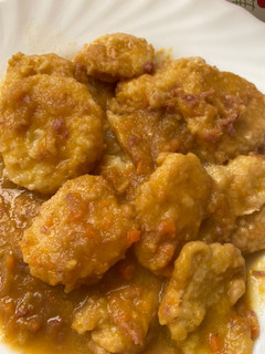 Una foto de Patatas a la importancia con salsa de carne