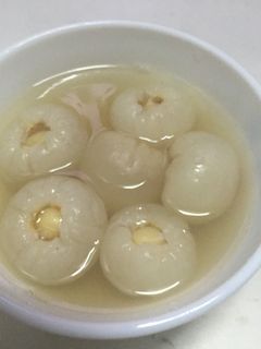 Hình của món Chè vải bọc hạt sen.