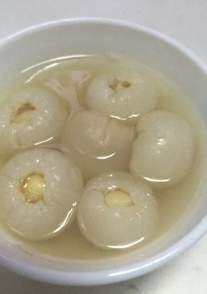 Hình của món Chè vải bọc hạt sen.