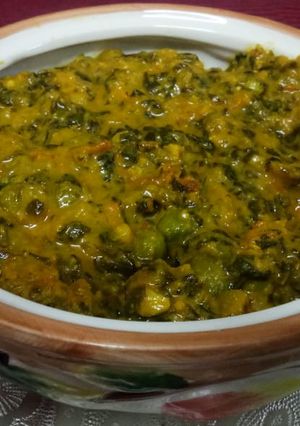 A picture of Methi matar malai.