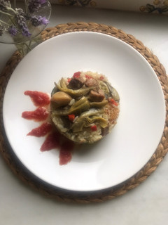 Una foto de Timbal de arroz con lomo de orza y verduritas