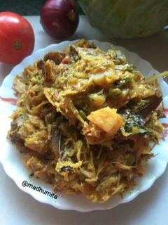 মাছের মাথা দিয়ে বাঁধাকপি(Machher matha diye badhakopi recipe in Bengali) রেসিপির প্রধান ছবি