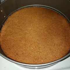 A picture of Butter cookie crust =cheesecake.