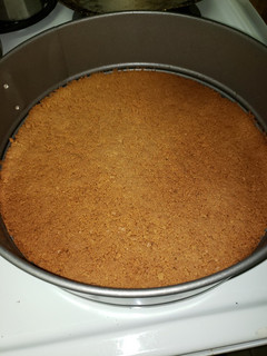 A picture of Butter cookie crust =cheesecake.