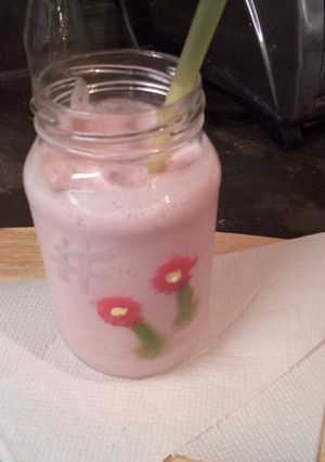 Una foto de Cremoso de yogurt fresa avena