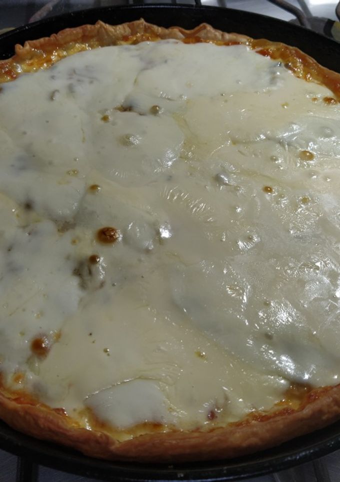 Una foto de Tarta de cebollas y queso