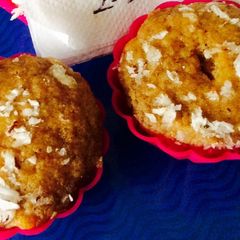 A picture of Pumpkin Oats muffins.