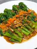 บรอกโคลีผัด ไข่กุ้ง