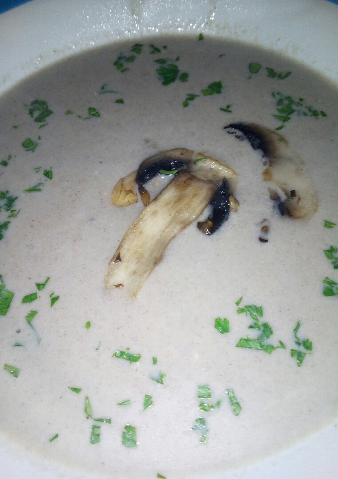 Una foto de Crema de champiñones utvco