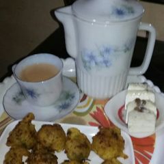 A picture of Potatoes balls with tea.