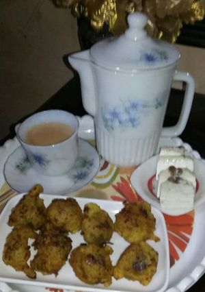 A picture of Potatoes balls with tea.