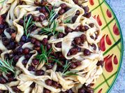 Una foto di rosmarino peperoncino
