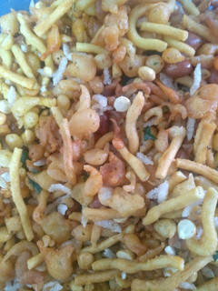 சுவையான காரசாரமான மிக்சர் (Mixture recipe in tamil) செய்முறை முக்கிய புகைப்படம்