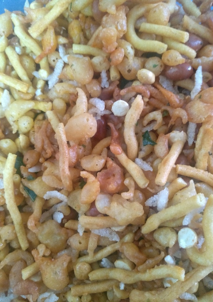 சுவையான காரசாரமான மிக்சர் (Mixture recipe in tamil) செய்முறை முக்கிய புகைப்படம்