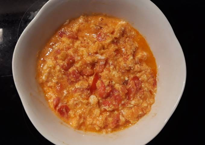Cách làm trứng sốt cà chua trong 10 phút, thơm ngon và đưa cơm