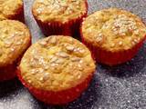 Αλμυρά muffins με χαλούμι και βρώμη
