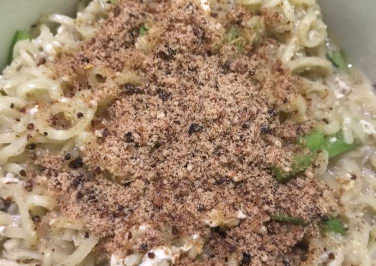 Mie Nyemek Kuah Soto