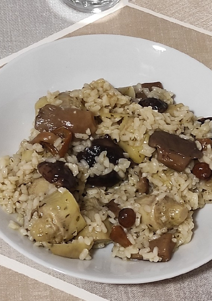 Una foto de Arroz exprés con setas y alcachofas