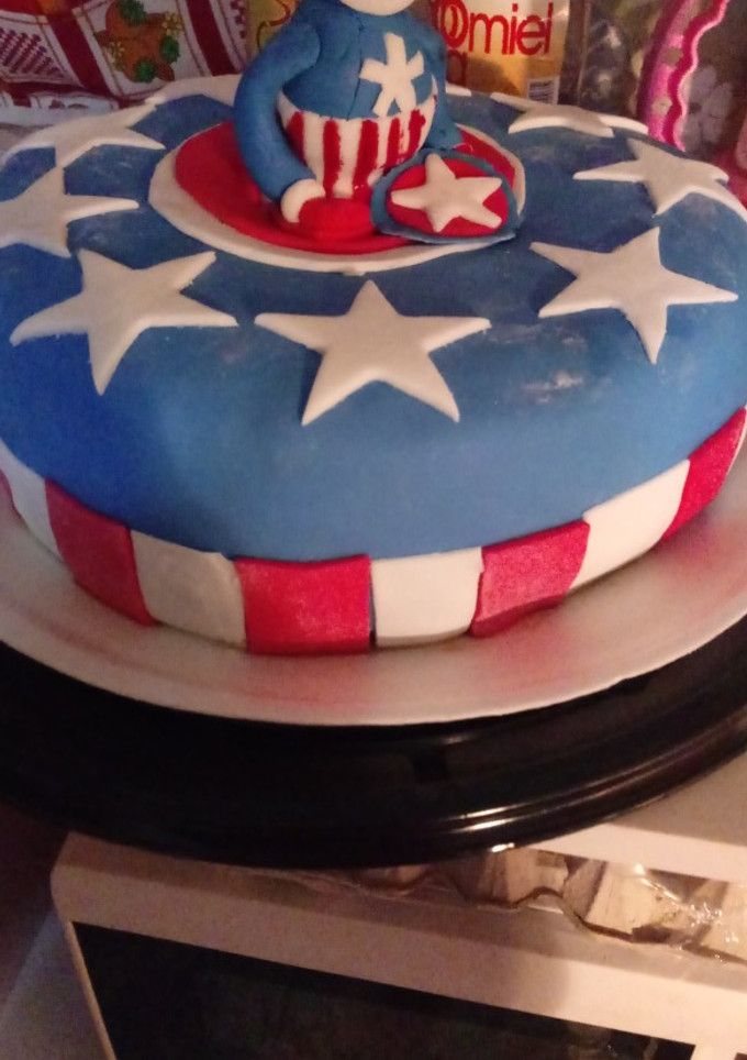 Una foto de Torta del capitan america