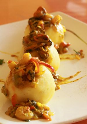 Una foto de Mini causa con picante de mejillones