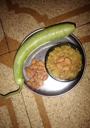 लौकी का हलवा(Lauki Halwa Recipe in hindi) रेसिपी मुख्य फोटो