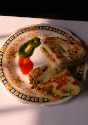 A picture of Paneer achari Kulcha.