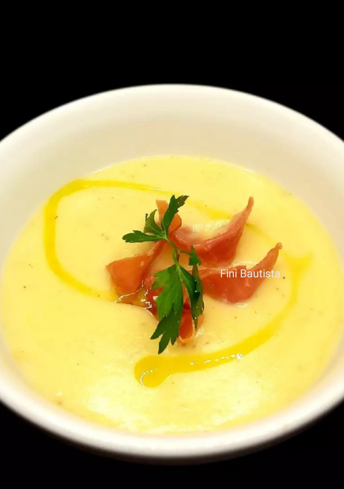 Una foto de Crema de coliflor con mostaza y queso