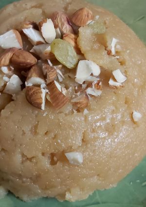 A picture of Mix (suji aata besan) halwa.
