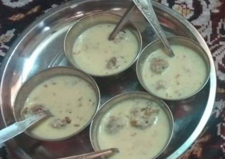 Steps to Make Special Coconut Gulkand rabdi
