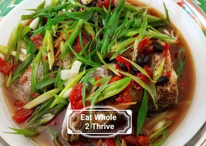 Steps to Make Quick Steamed bass with scallions, pickled chillies and Ginger葱油鲈鱼