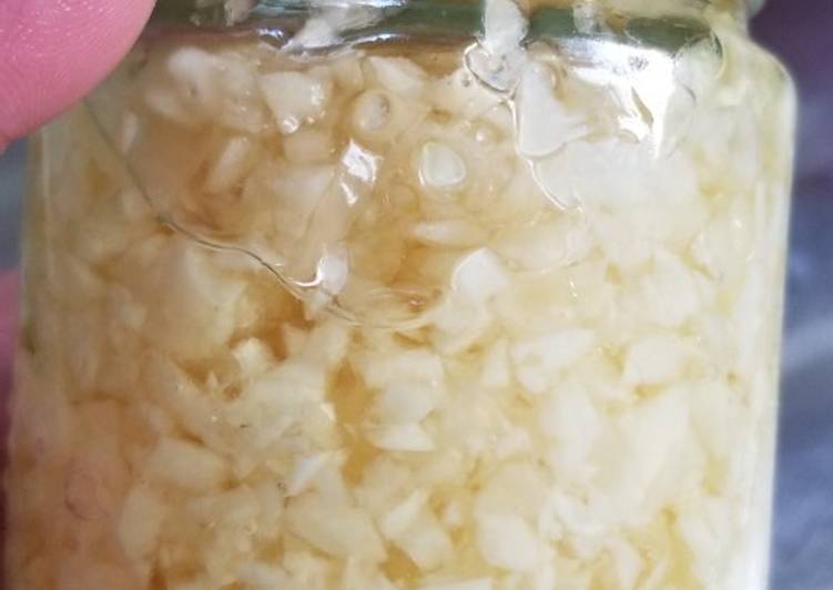 Preserving fresh minced garlic