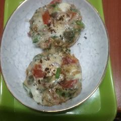 A picture of Spinach bread pizza.