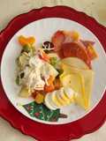 Almuerzo con proteínas y frutas