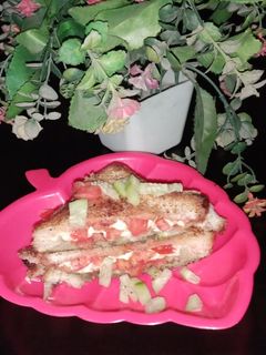 चीज़ वेज सैंडविच (Cheese veg sandwich recipe in hindi) रेसिपी मुख्य फोटो