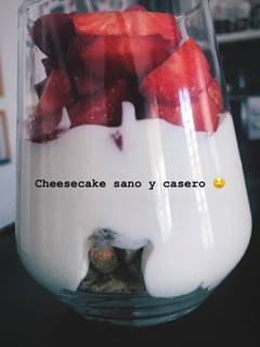 Una foto de Cheesecake casero, fácil, rápido y sano!!! 🌝