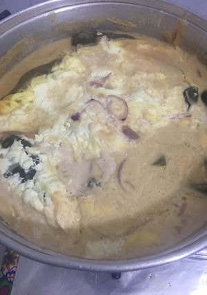 Una foto de Chile Poblano al horno con frijoles crema y queso
