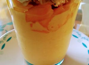 Una foto de Postre de Mango y Granola